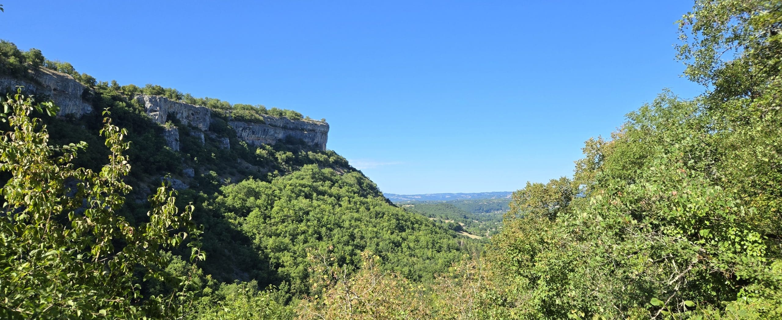 BAPTISTE Coutard - Vue sur la vallée du LOT vacances nature voyages aveyron - LES VOYAGES FRANJEAU