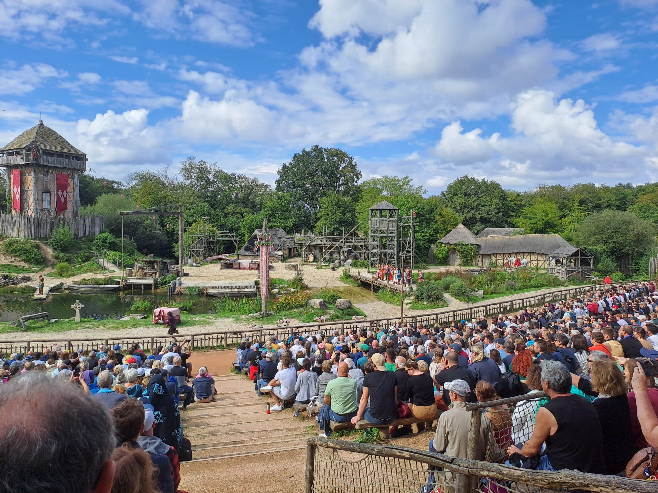 BRIGITTE-GRAND SPECTACLE SHOW HISTOIRE PUY DU FOU animé fête visite accompagnées - LES VOYAGES FRANJEAU