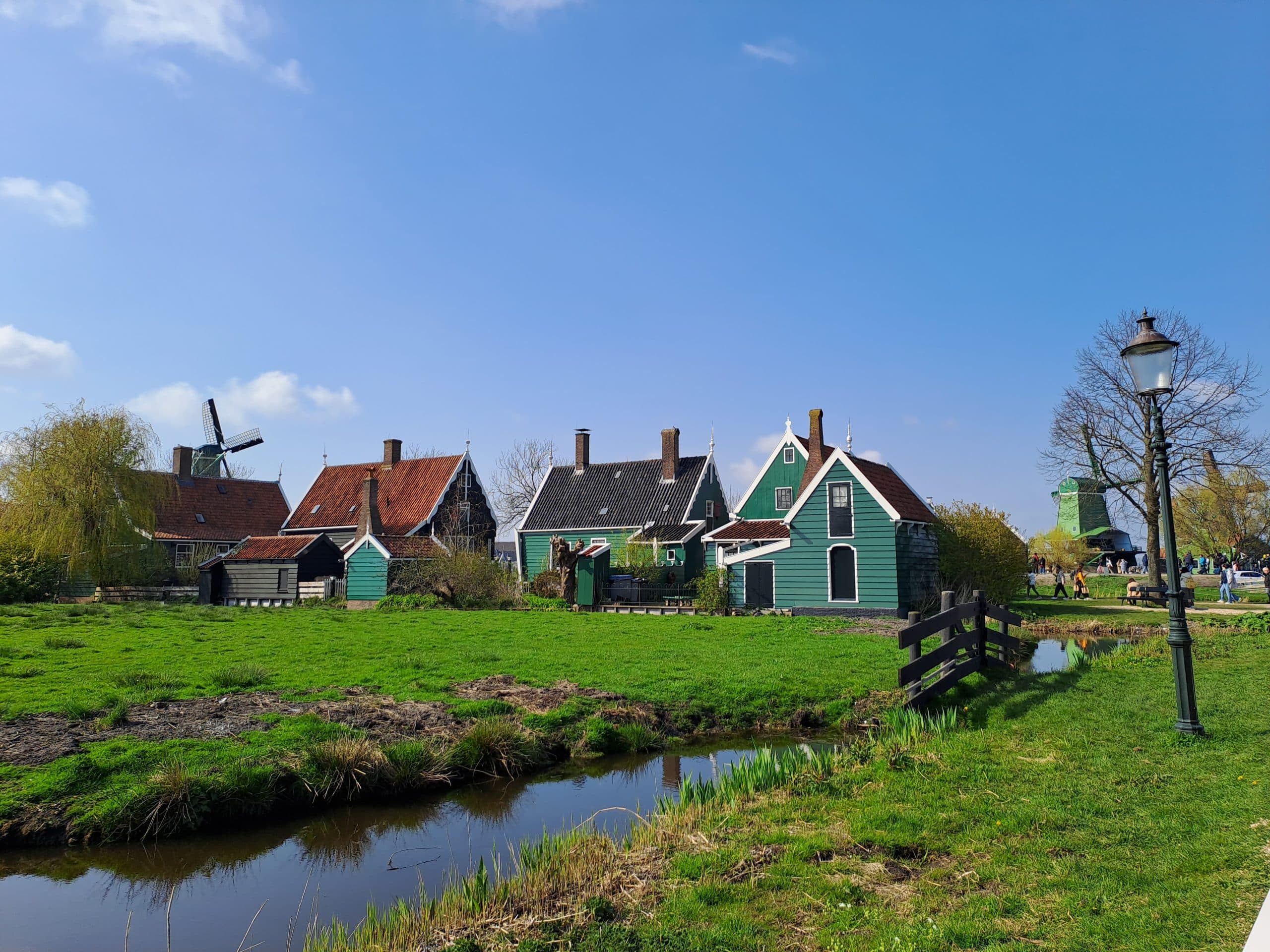 BRIGITTE - LE VILLAGE DE MARKEN coeur de la Hollande tour d_europe depuis Millau et l_aveyron - LES VOYAGES FRANJEAU