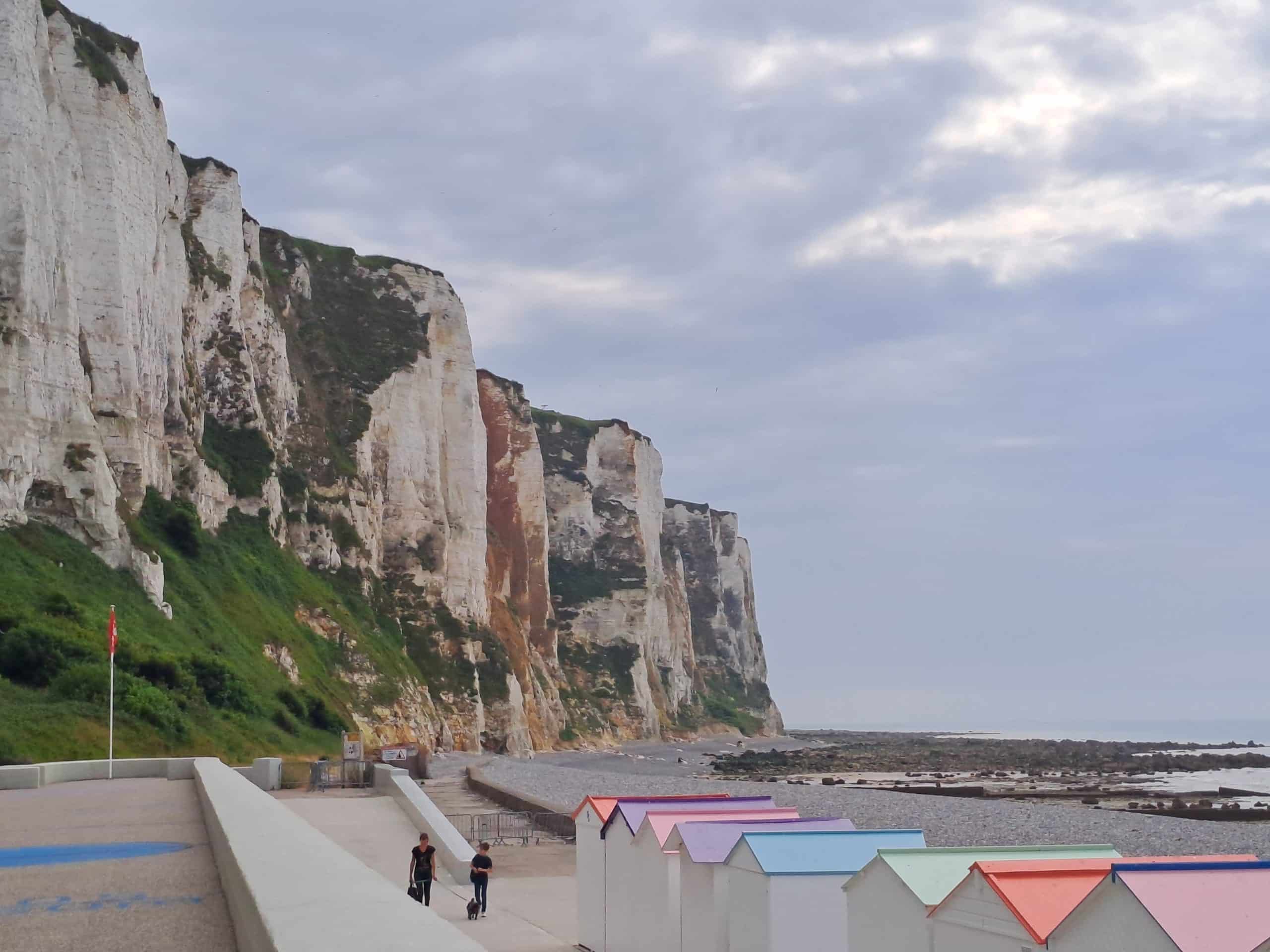 BRIGITTE - Les falaises en bord de mer MANCHE VOYAGES en EUROPE en France visite touristique - LES VOYAGES FRANJEAU