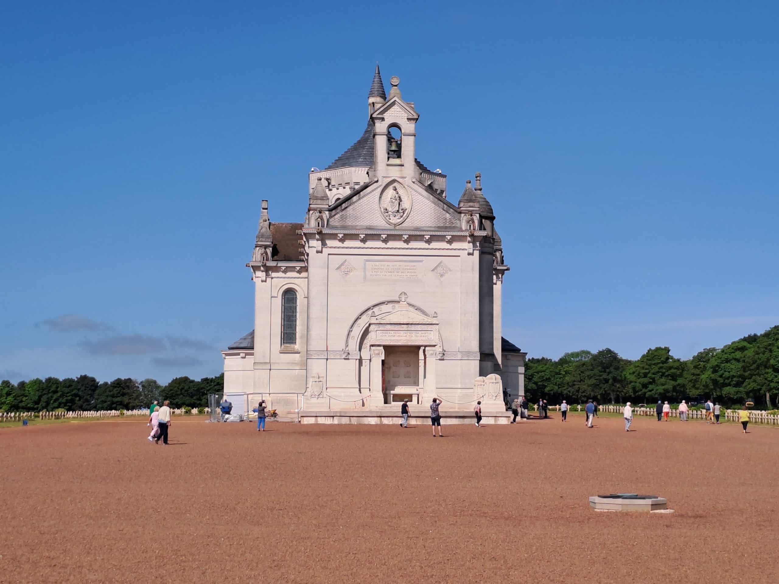 BRIGITTE - Notre dame de Lorette VISITE DU NORD DE LA FRANCE EXPLORATION - LES VOYAGES FRANJEAU