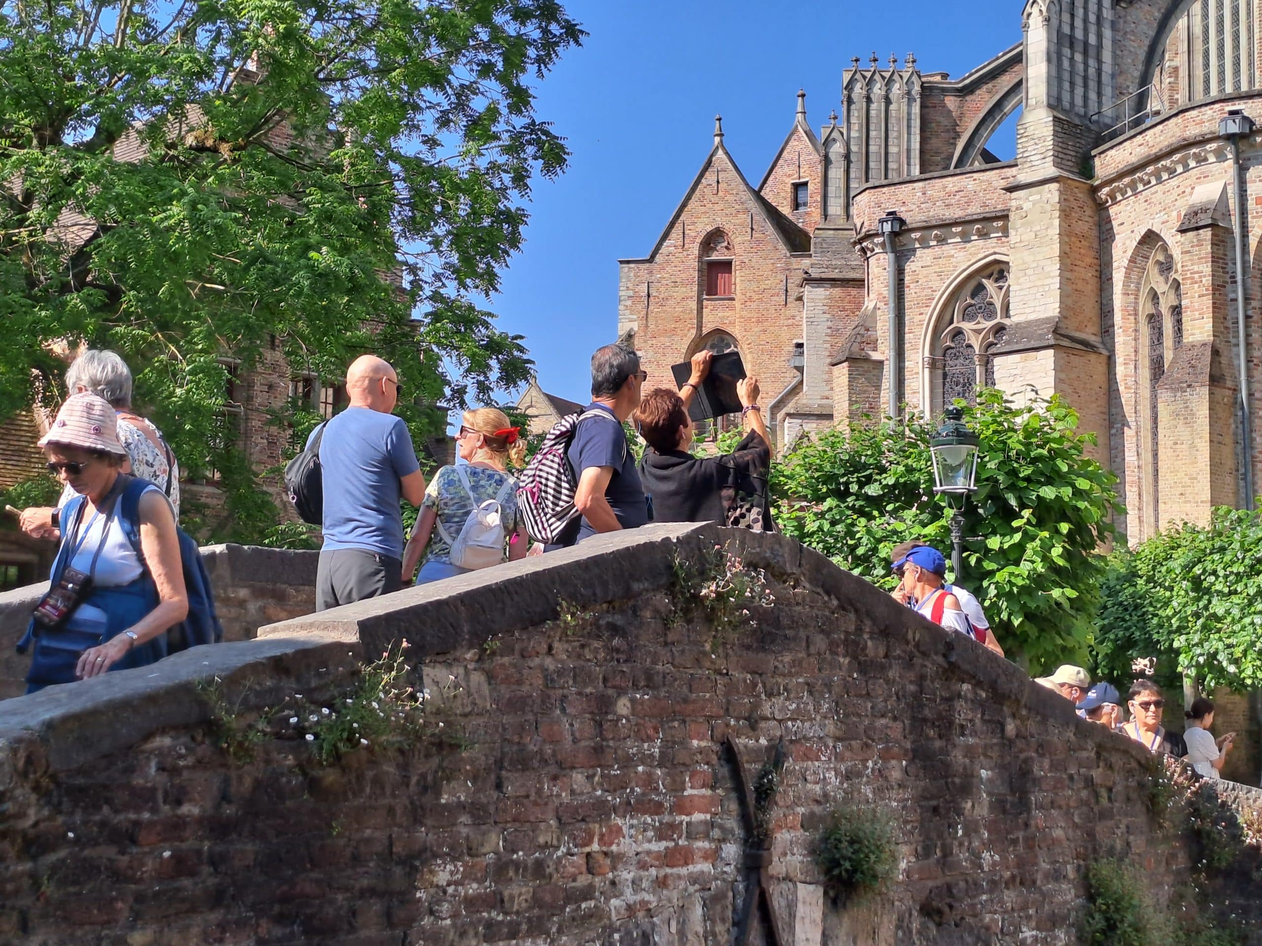 BRIGITTE - Petits pont sur les canaux de Brugge VOYAGE EN Belgique accompagnés - LES VOYAGES FRANJEAU