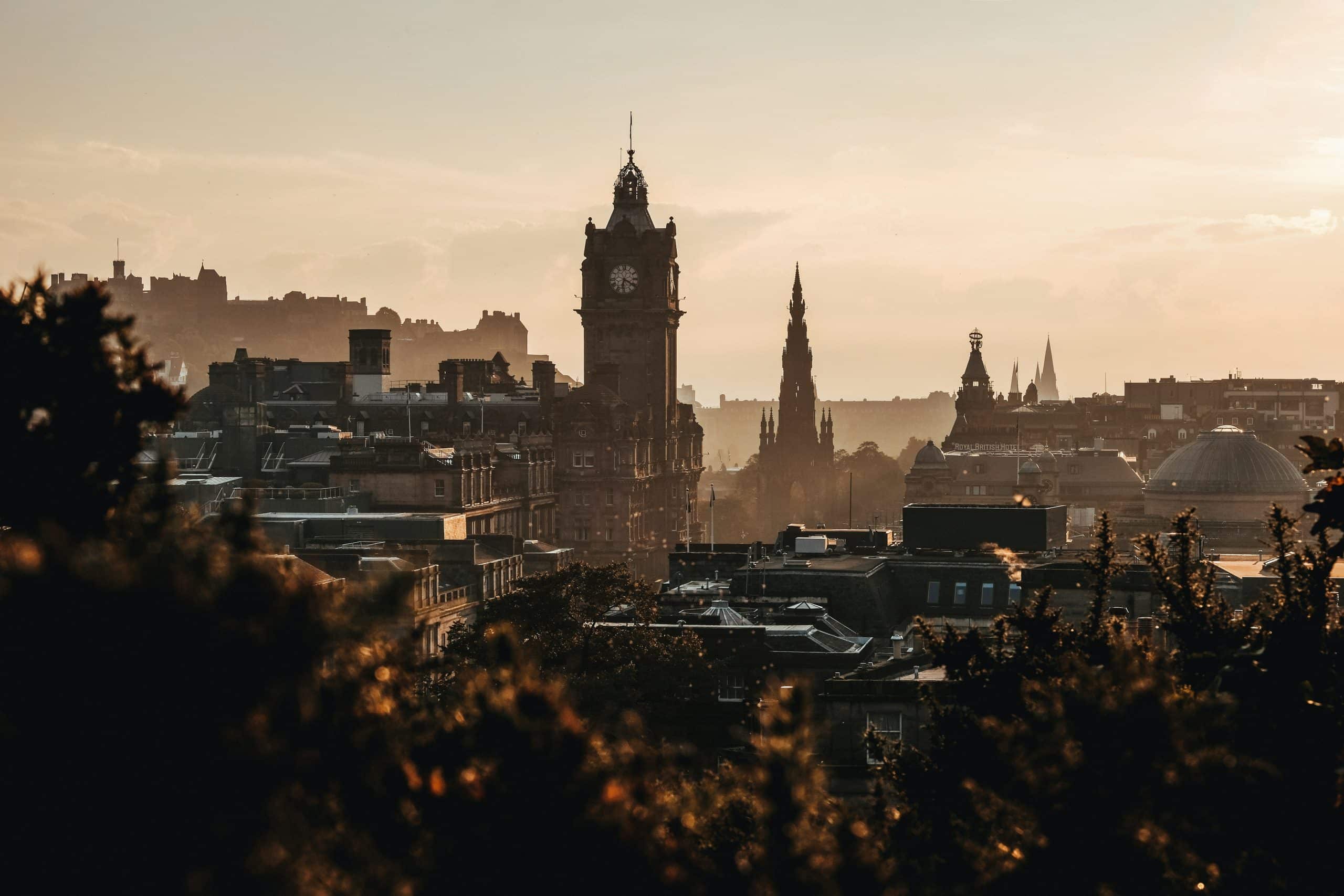 adam-wilson-Edimbourg capitale de l_Ecosse origine ville cité d_écosse voyages Franjeau -unsplash