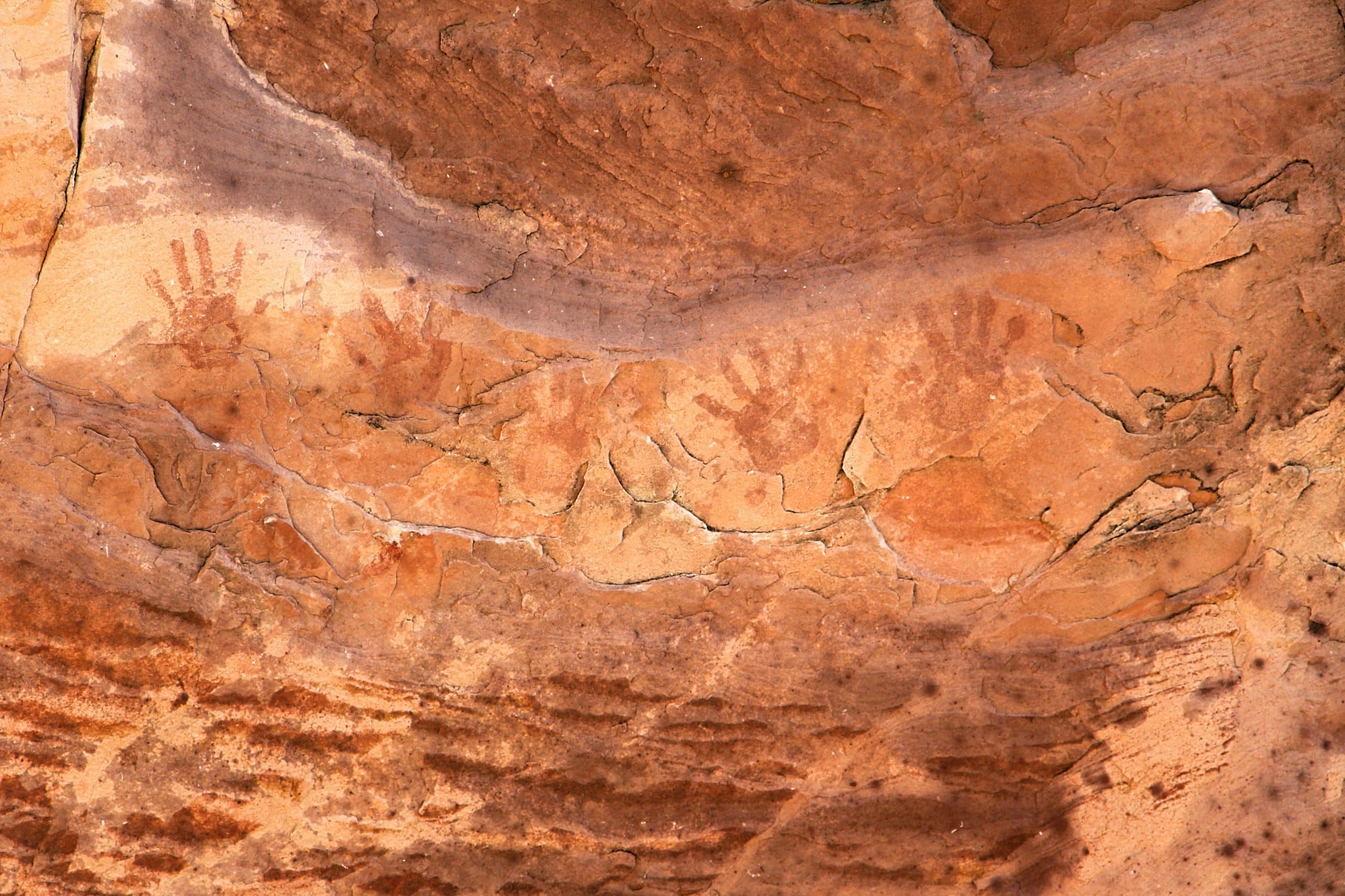 brad-weaver-Le musée de la Préhistoire de Aurignac exploration et découverte les voyages franjeau -unsplash