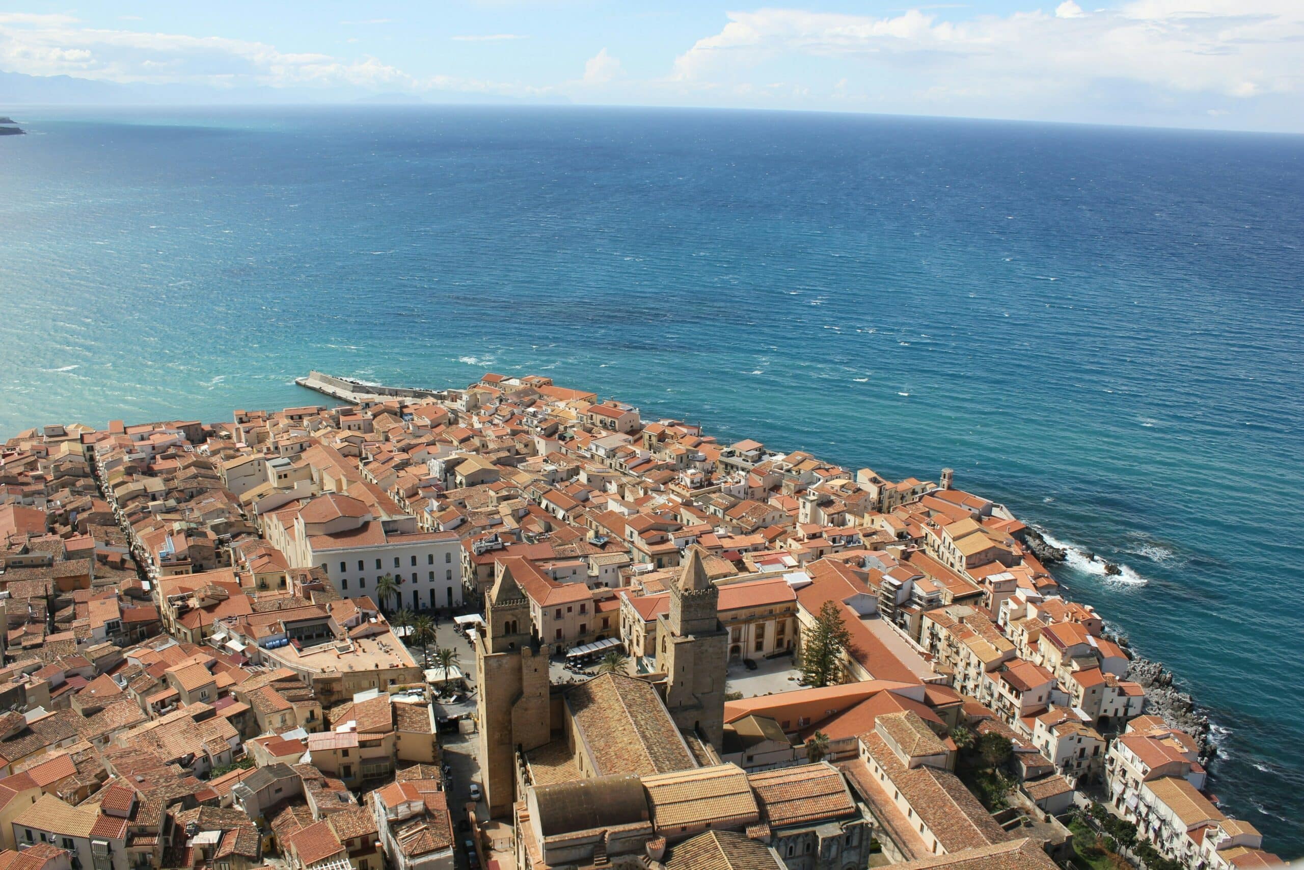 catherine-grace-cumming-CEFALU périple en Italie antique mediterrannée séjour -unsplash