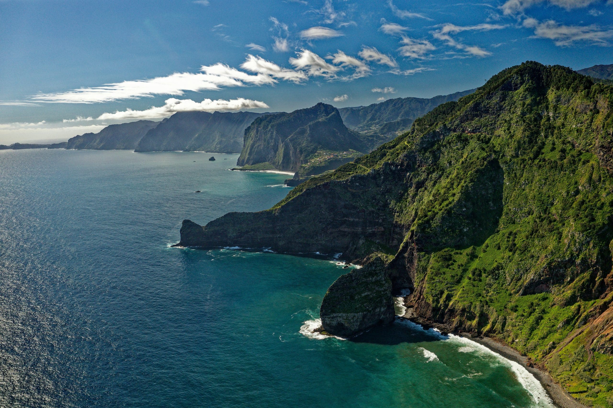 colin-watts-île de Madere Portugal Aveyron agence de voyage Franjeau océan découverte -unsplash