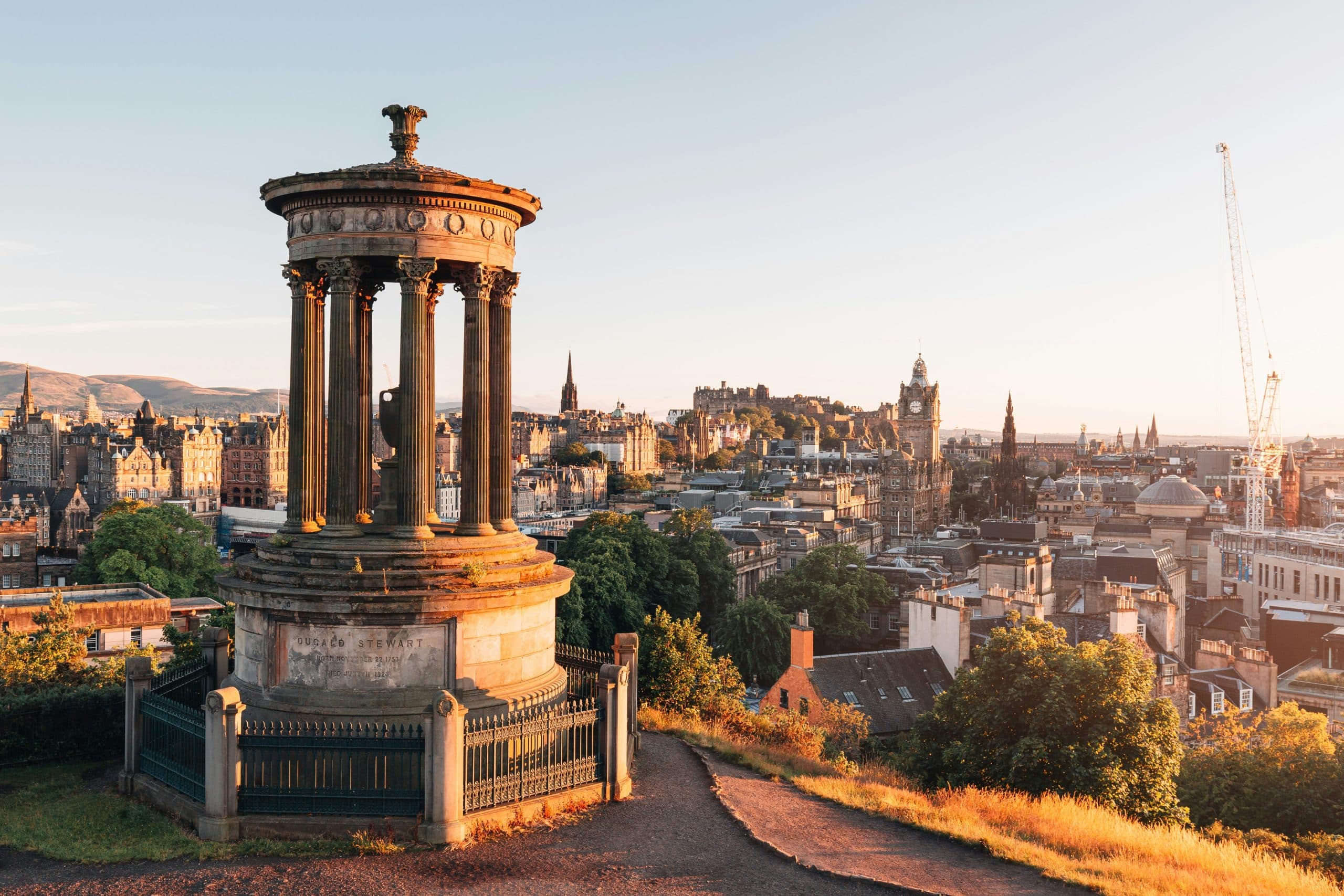 connor-mollison-Calton hill vue sur la capitale écossaise voyages accompagnés depuis la France -unsplash