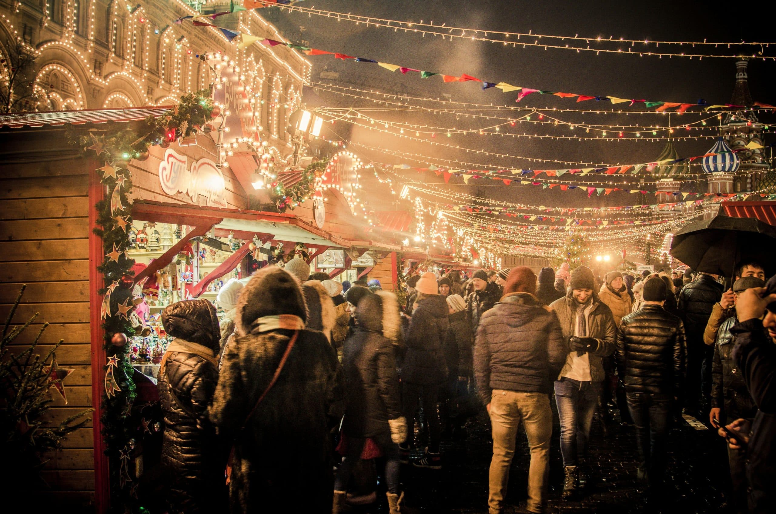 daniil-silantev-Marché de Noel Aniane voyages journée accompagnée -unsplash