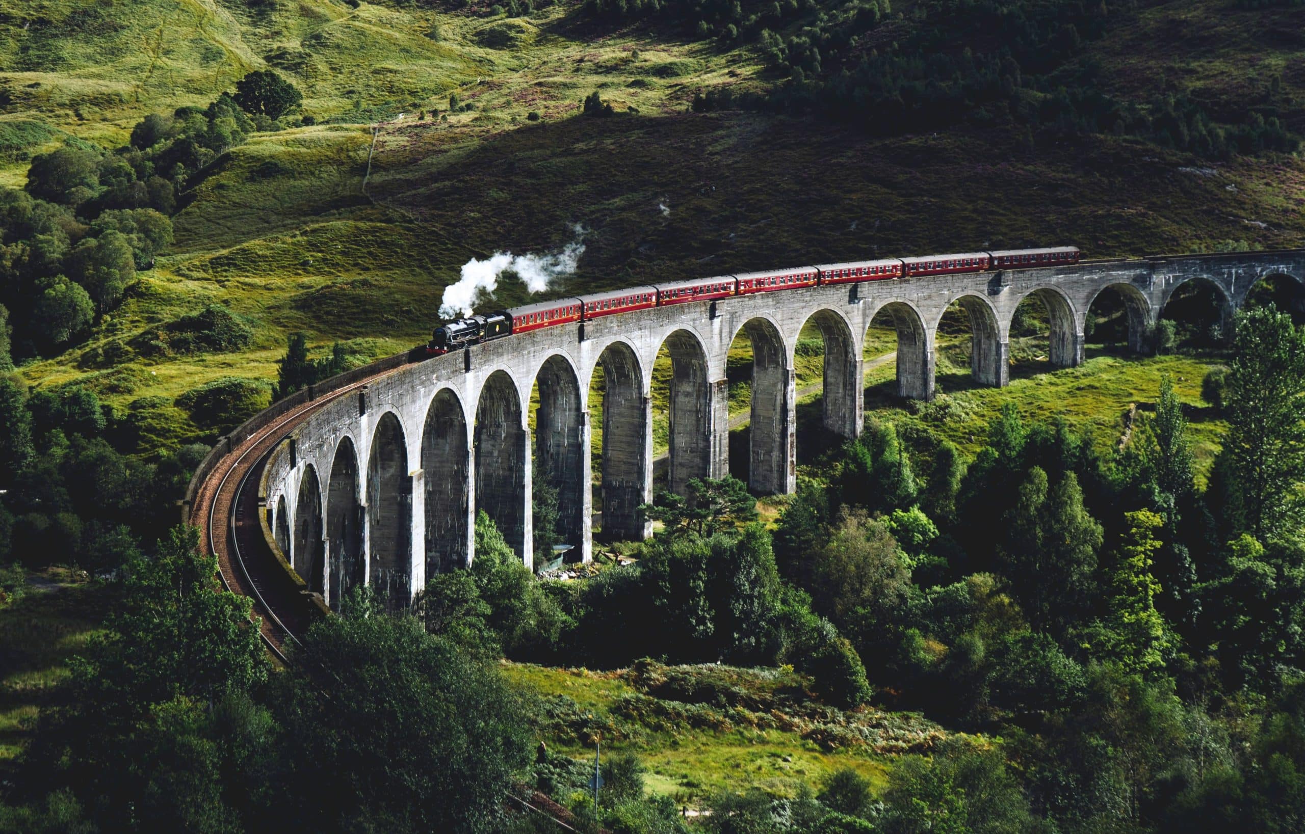 jack-anstey- Le viaduc de GLENFINNAN du fil Harry Potter voyages en Ecosse agence de voyage Aveyron -unsplash