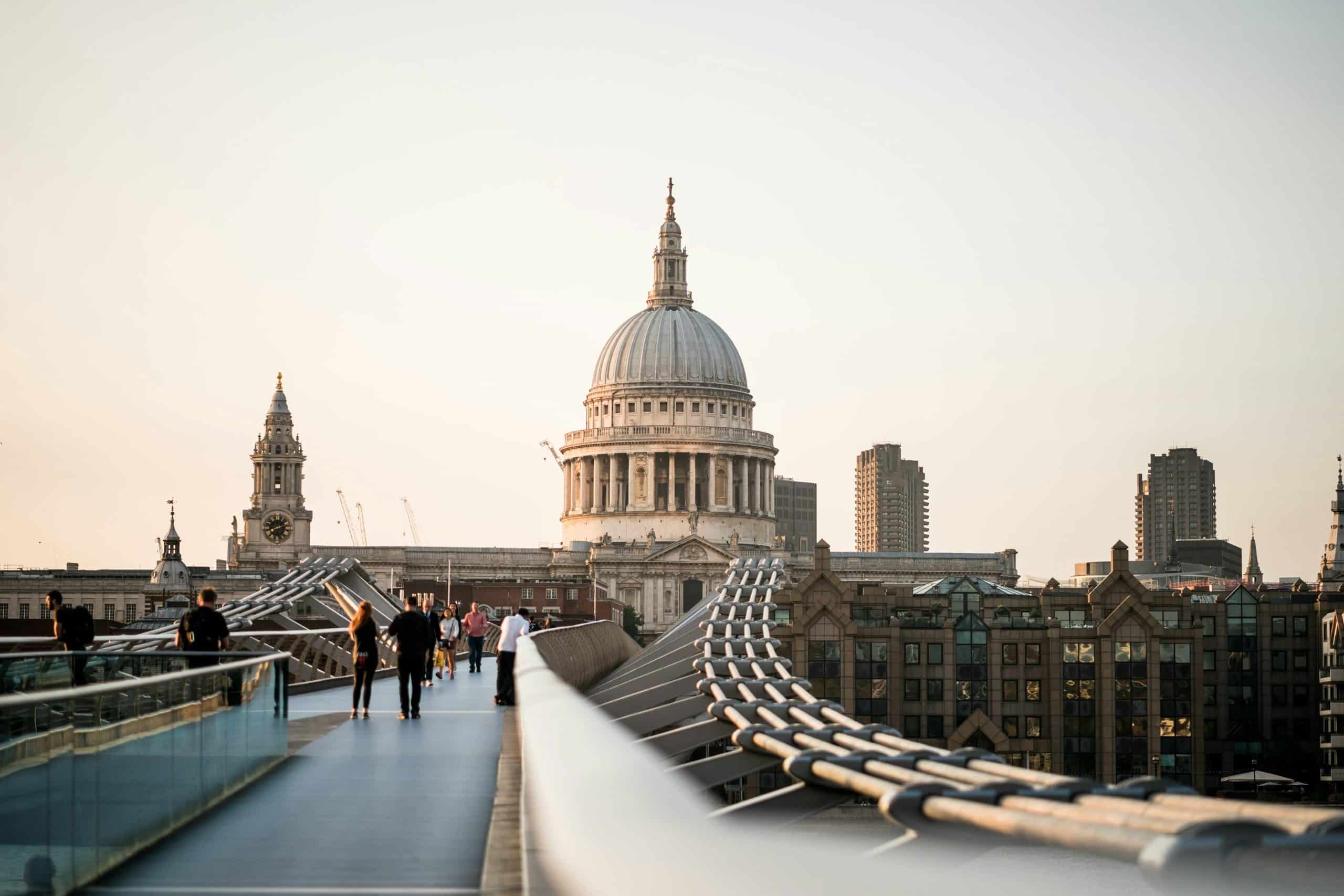 jonathan-chng-cathédrale st paul saint-paul londres les voyages franjeau pont grand voyage angleterre-unsplash