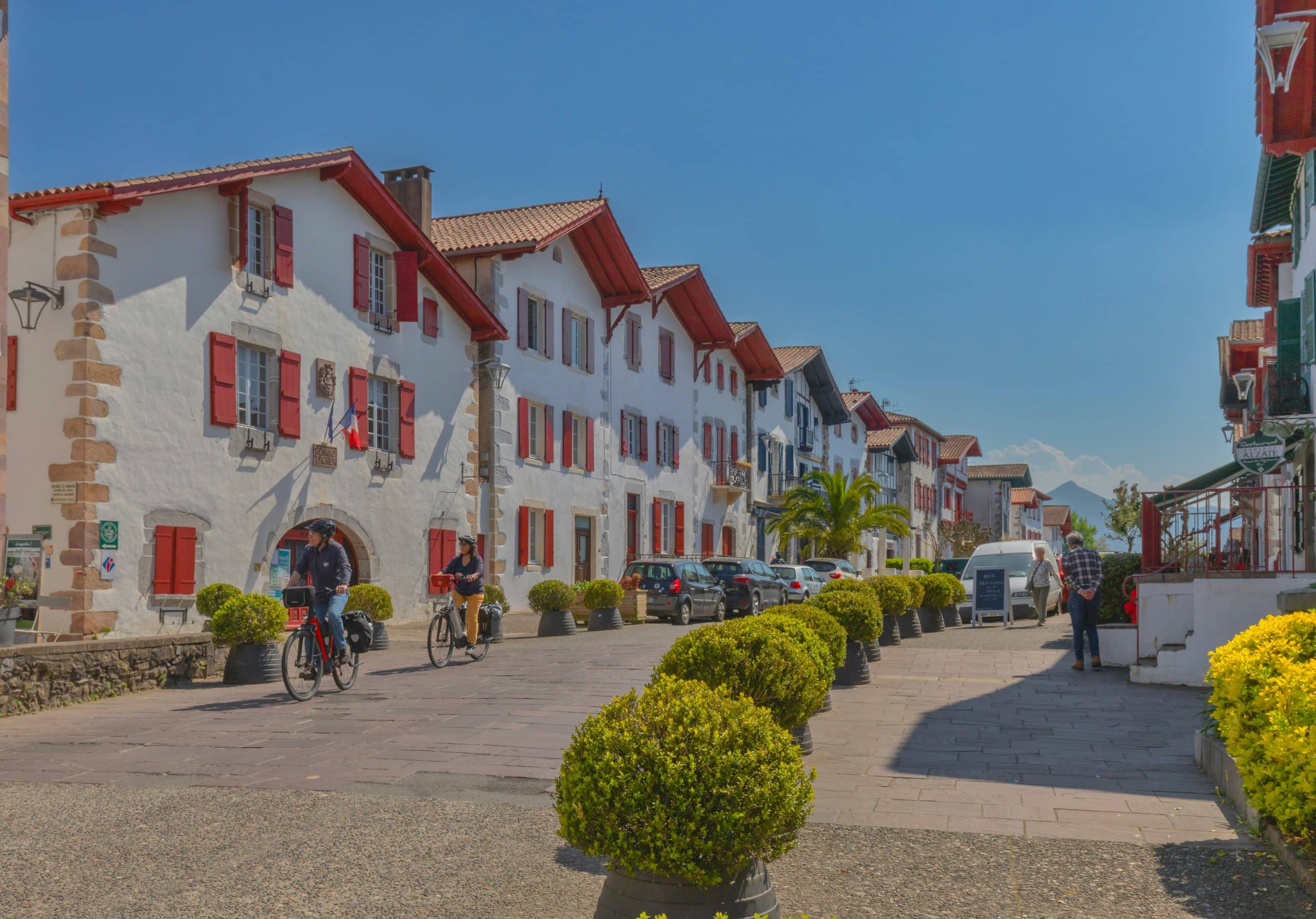 jordi-vich-pays basque petits village folklore authentique voyages franjeau-4CNZ9gm1K2E-unsplash