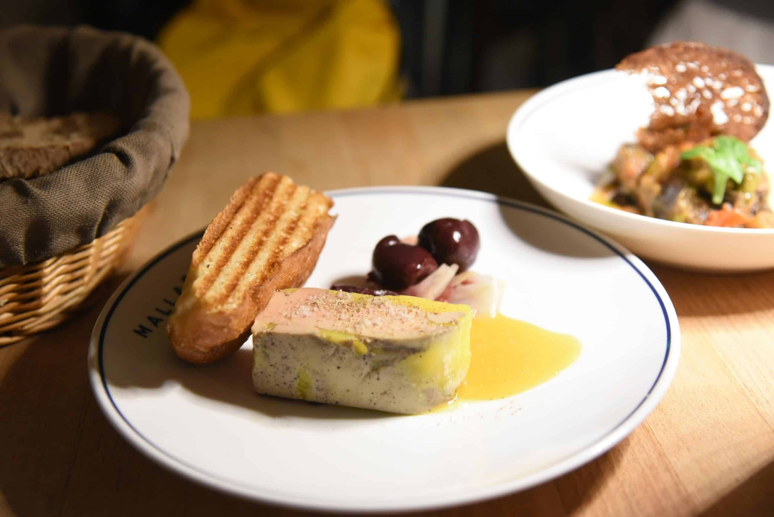 luna-wang-Déguestation foie gras Sud Ouest France voyages Franjeau groupe basque OSSES-unsplash