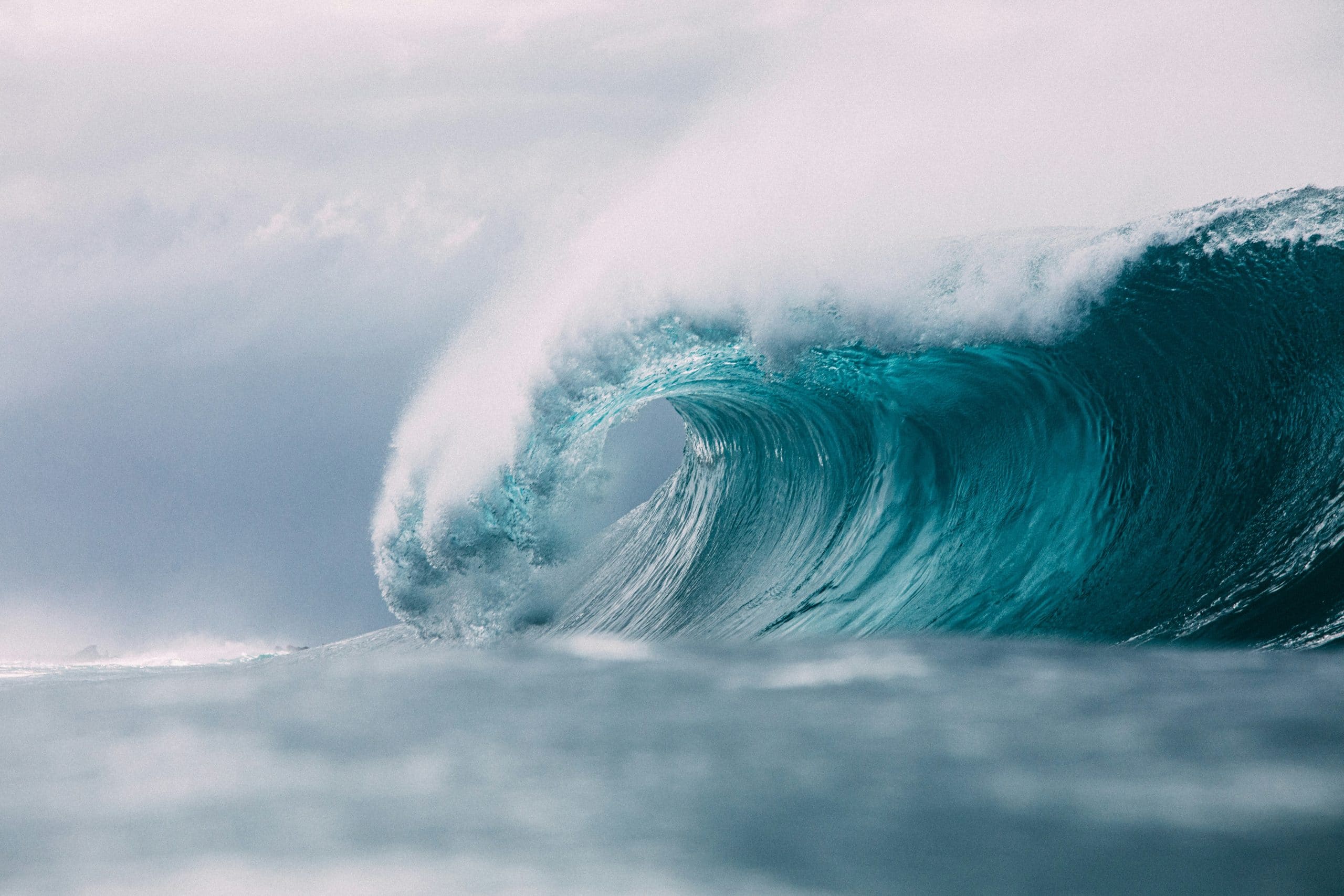 matt-paul-catalano-PLAGE NAZARE PORTUGAL VOYAGE SOLEIL VAGUE SURF VISITE PROMENADE-unsplash