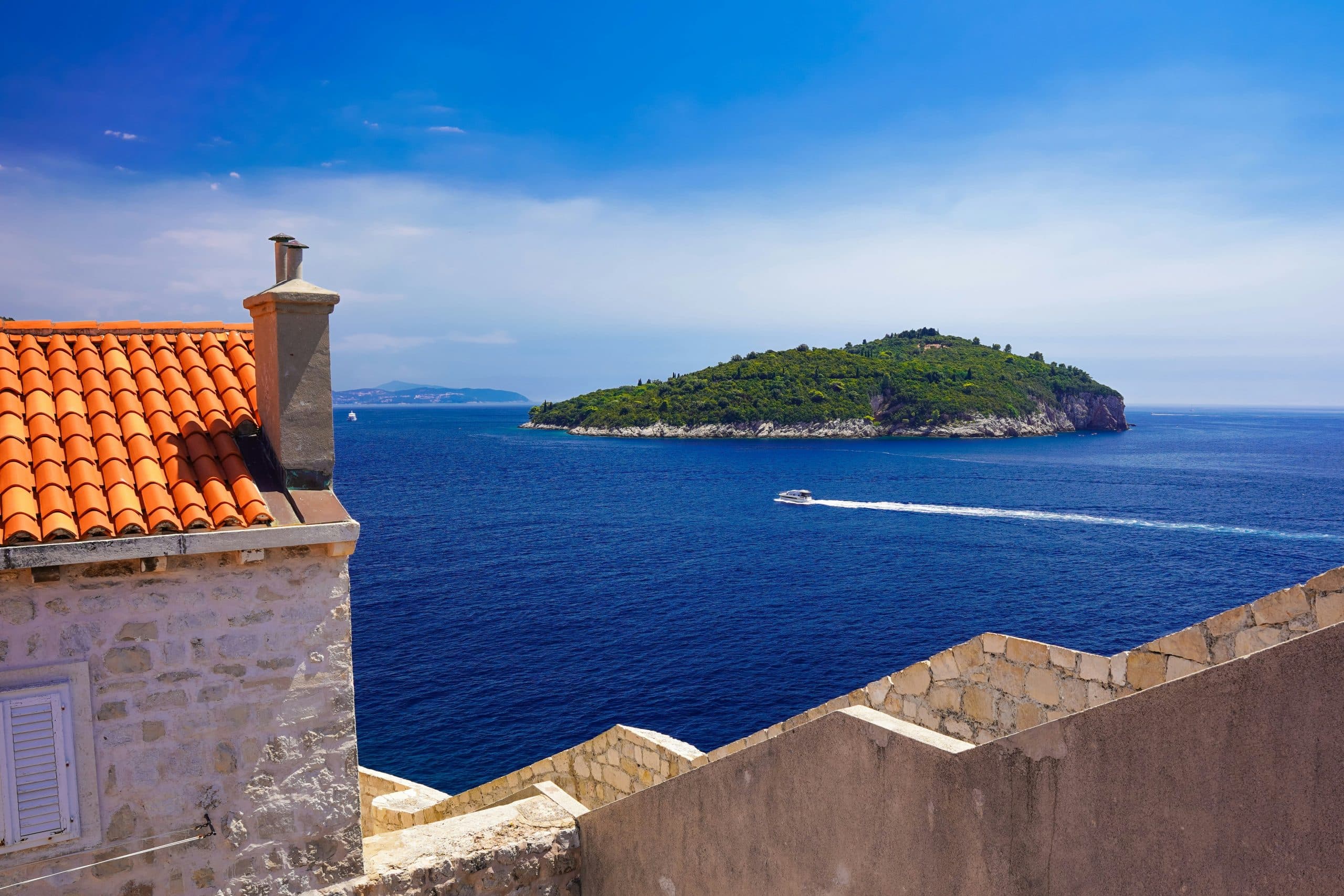 nazrin-babashova-lokrum voyage groupe croisiere bateau mer a magnifique-unsplash