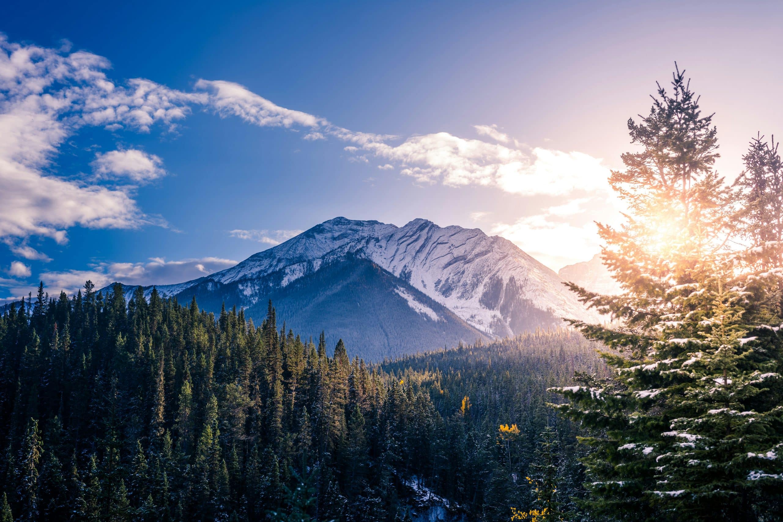 neil-rosenstech- montagne canadienne soleil agence de voyage sud aveyron groupe franjeau -unsplash