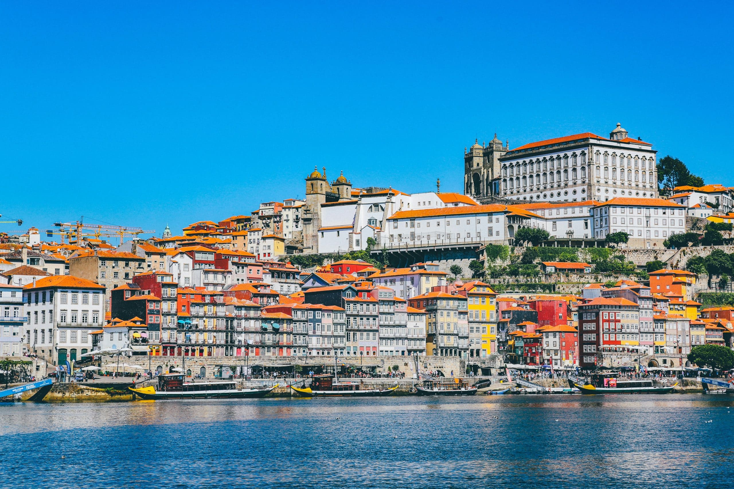 nick-karvounis-PORTO JOLIE VILLE PORTUGAL VOYAGE EN GROUPE SUPERBE VUE-unsplash