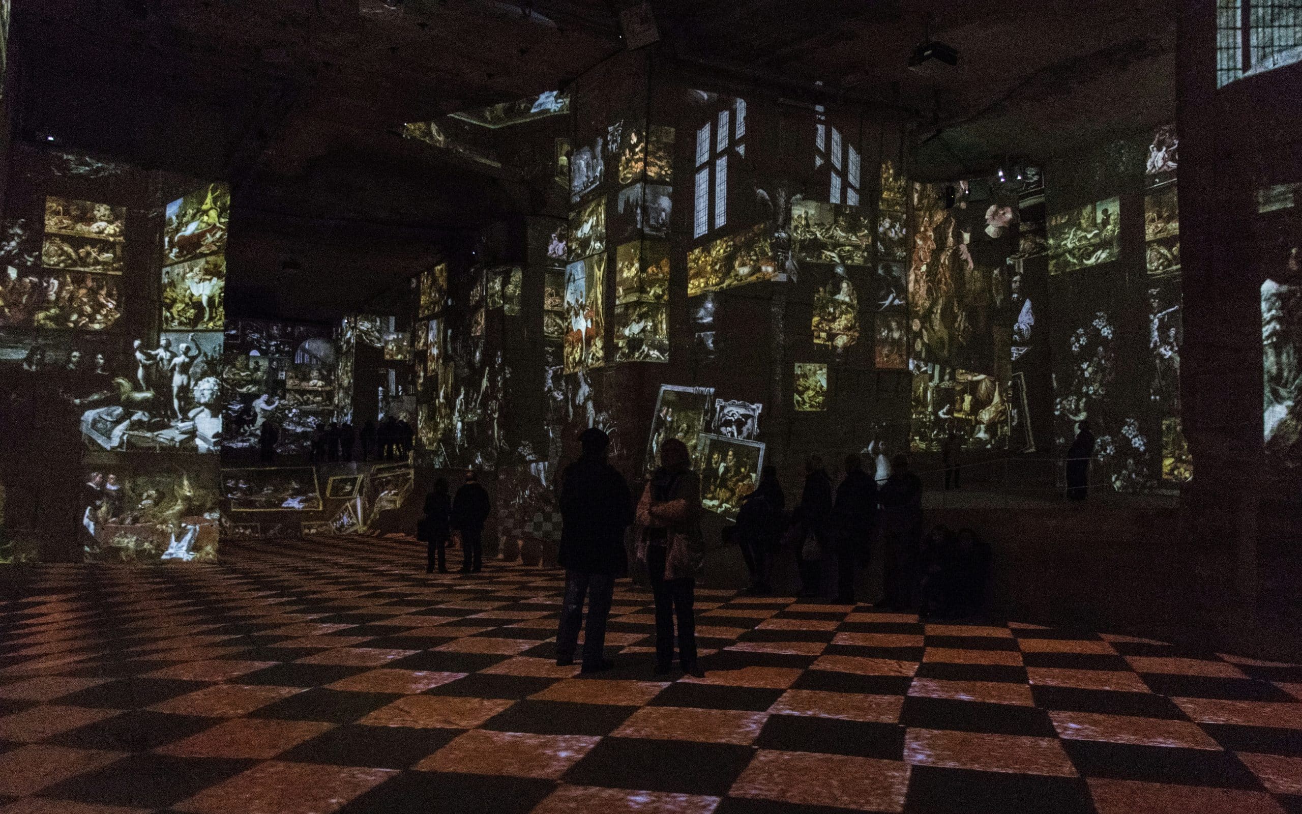 pierre-goiffon-La Carrière des Lumières aux Baux de Provence voyage en groupe depuis Millau -unsplash