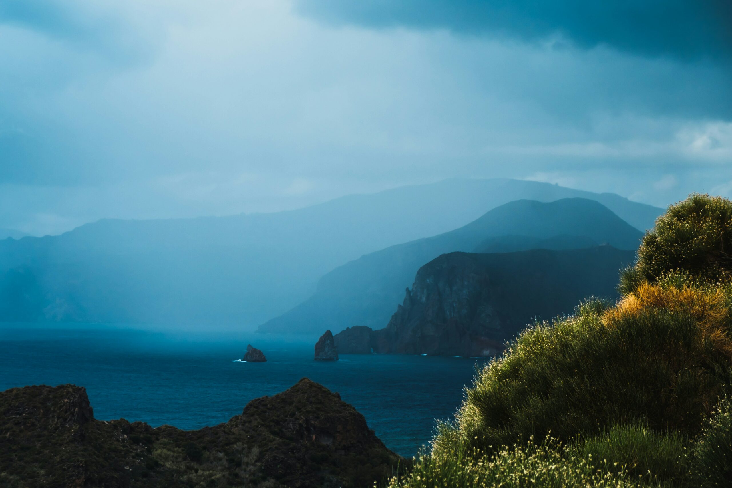refocus-kp- régions de Lipari Vulcano iles éolienne odyssée franjeau agence de voyage-unsplash