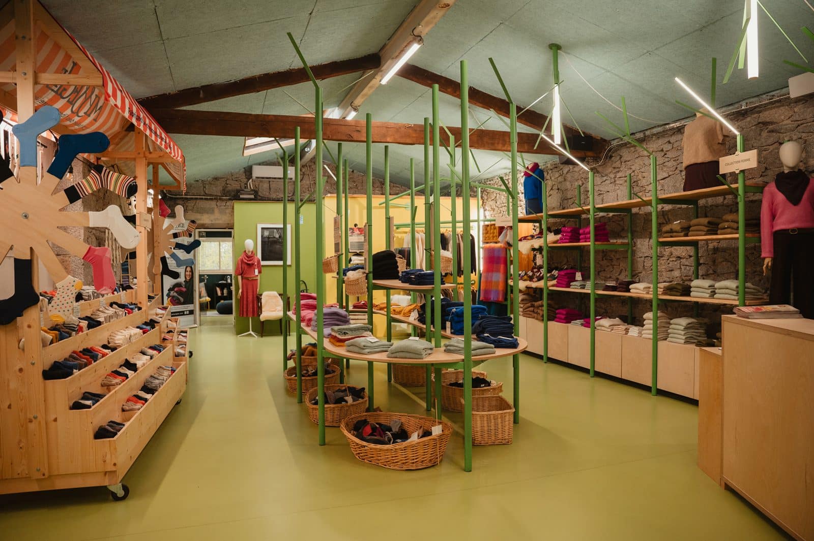41602210-diaporama - Visite d'un veritable atelier à tisser du Tarn Les voyages Franjeau - Atelier de Missègle