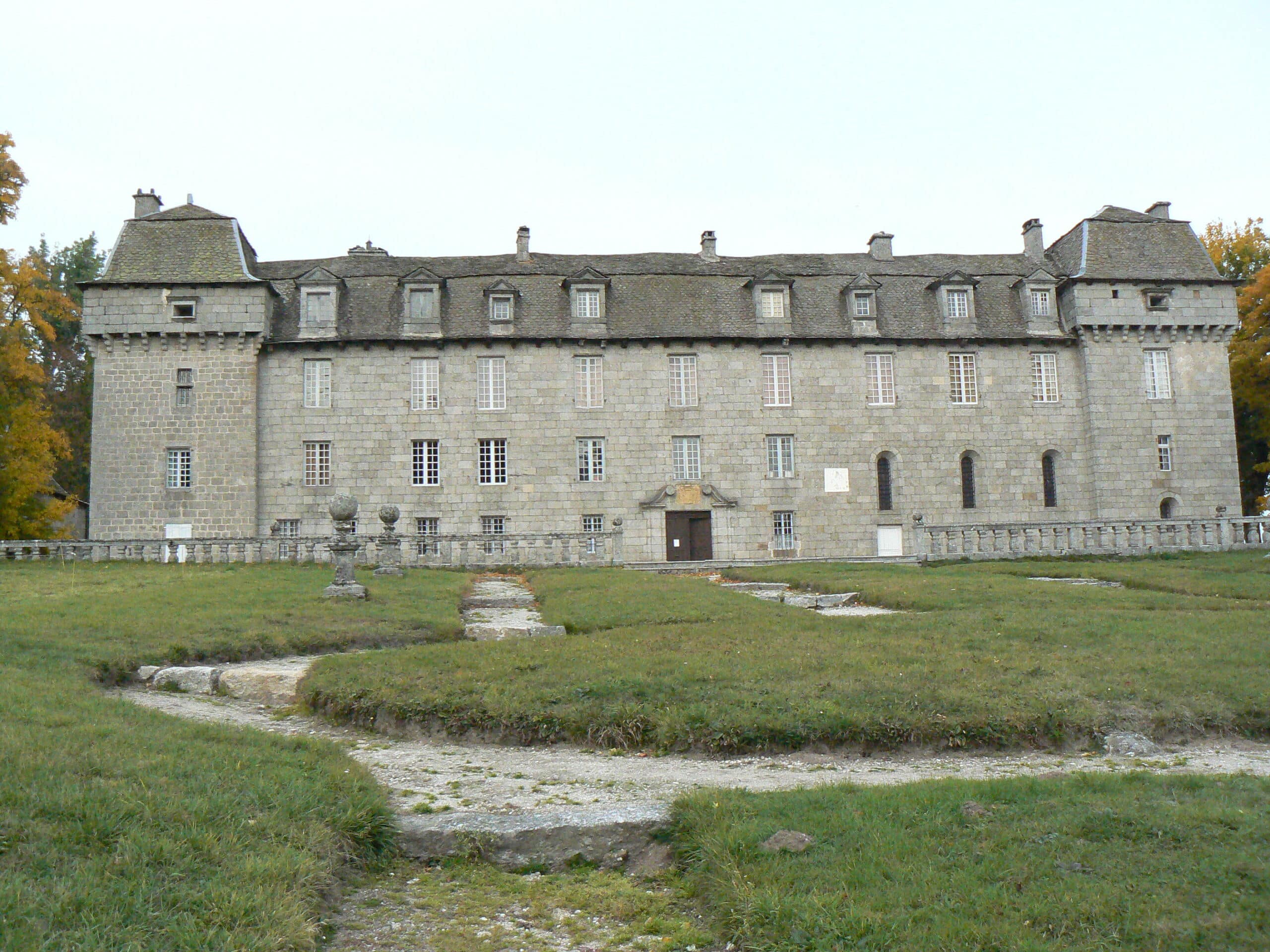 France_Lozère_Prinsuéjols_Château_de_la_Baume_08