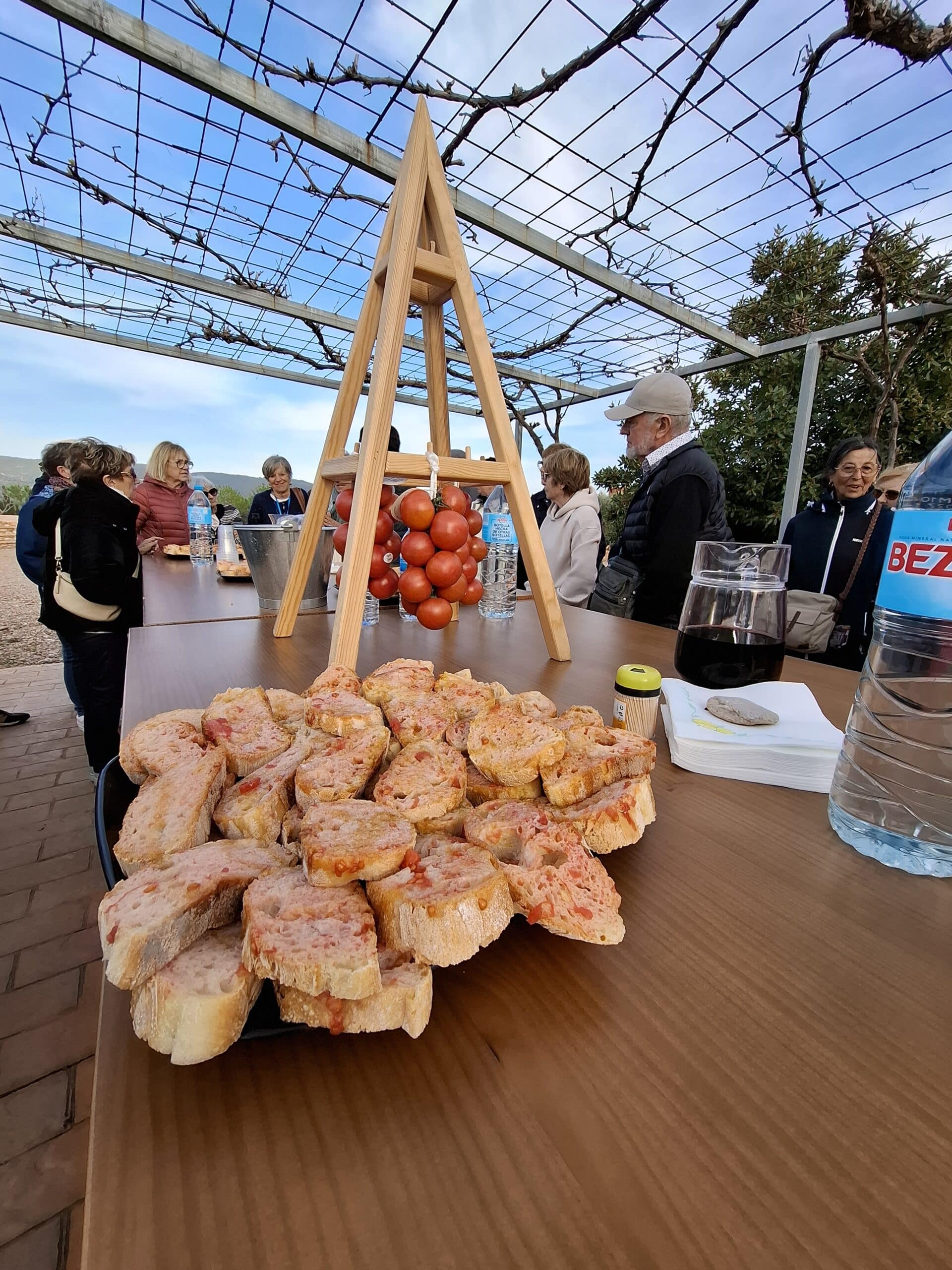 QUINCAY-BRIGITTE- LE PAIN CATALAN pan con tomate recette et délice espagnol à découvrir lors de nos voyages - LES VOYAGES FRANJEAU
