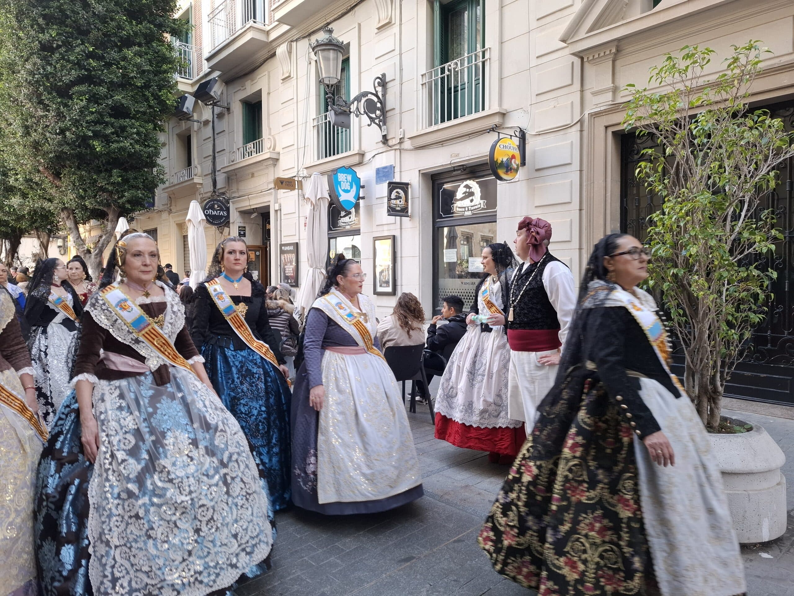 QUINCAY-BRIGITTE - Traditions et coutumes espagnols de Valence voyages à découvrir chez nous - LES VOYAGES FRANJEAU