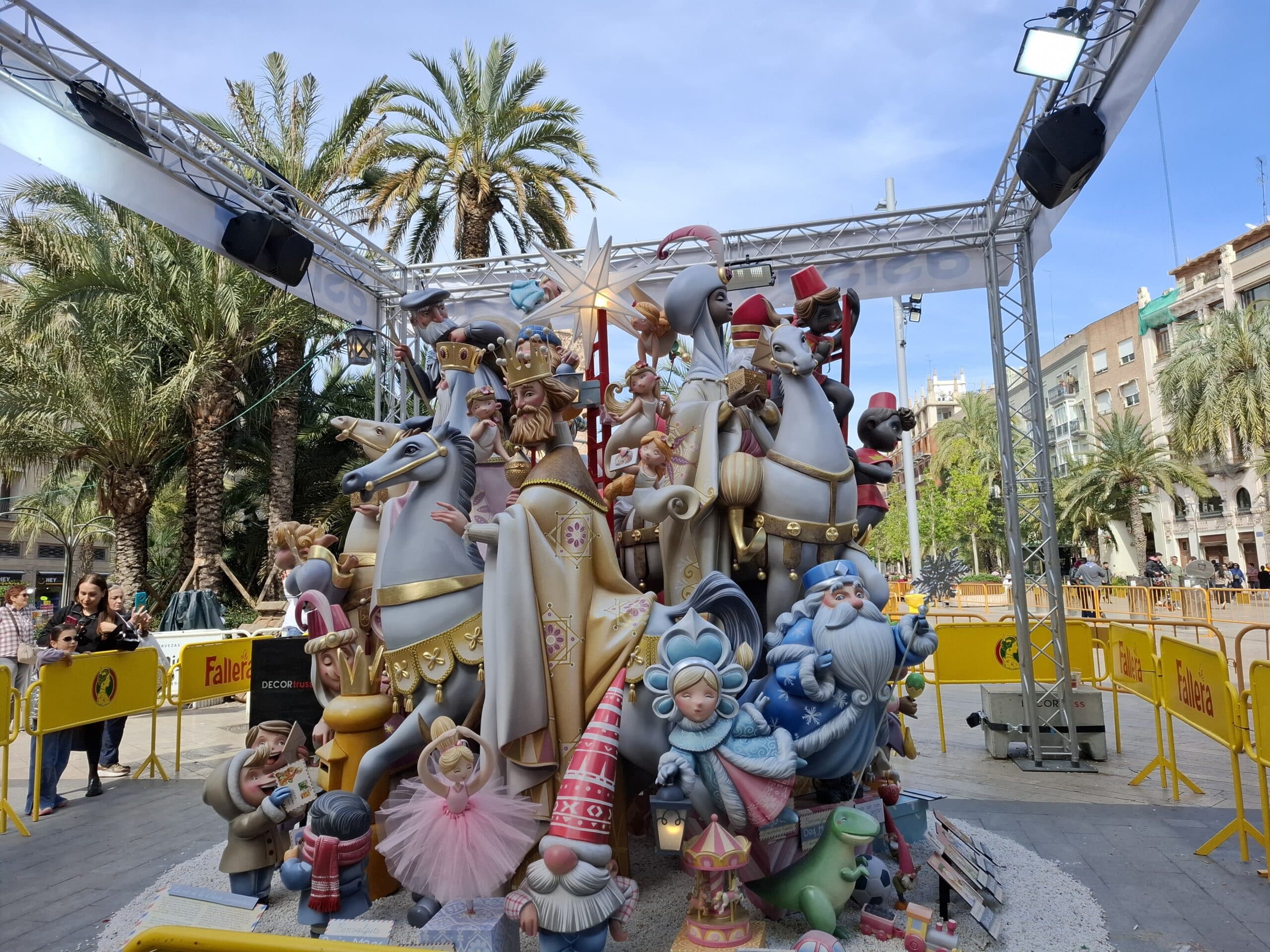 Quincay-Brigitte- LES FALLAS DE VALENCIA voyages en groupe - LES VOYAGES FRANJEAU