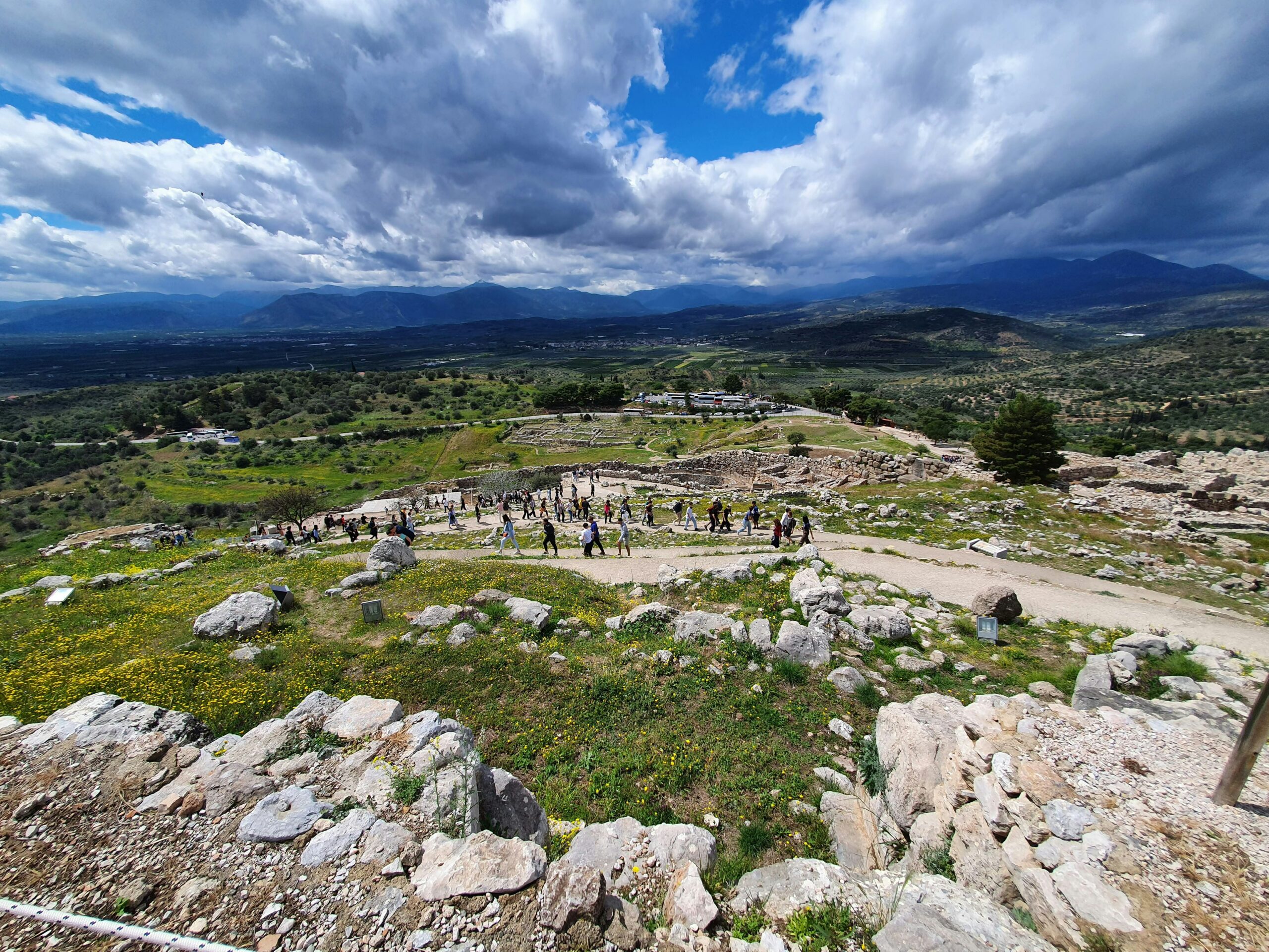 pavle-durakic-Mycènes cité grec visite et découverte en groupe-unsplash