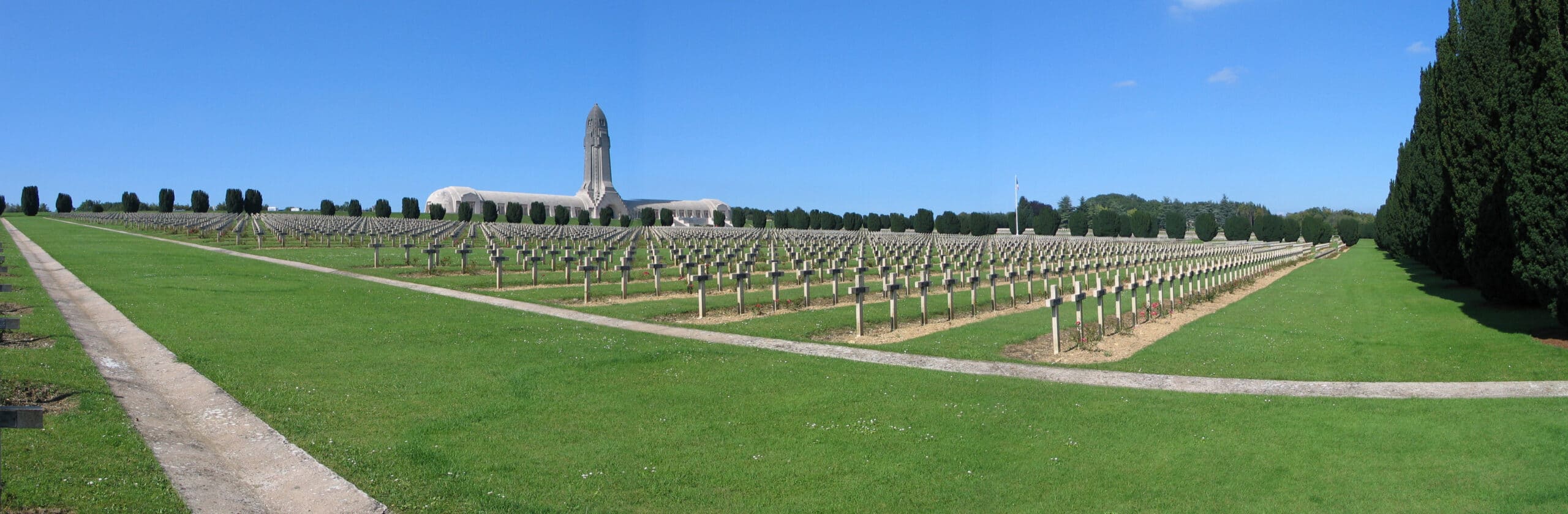 STEPHAN -BRUNKER - Ossuaire de Douaumont_Panorama visite guidée au départ de l'aveyron VERDUN les voyages franjeau