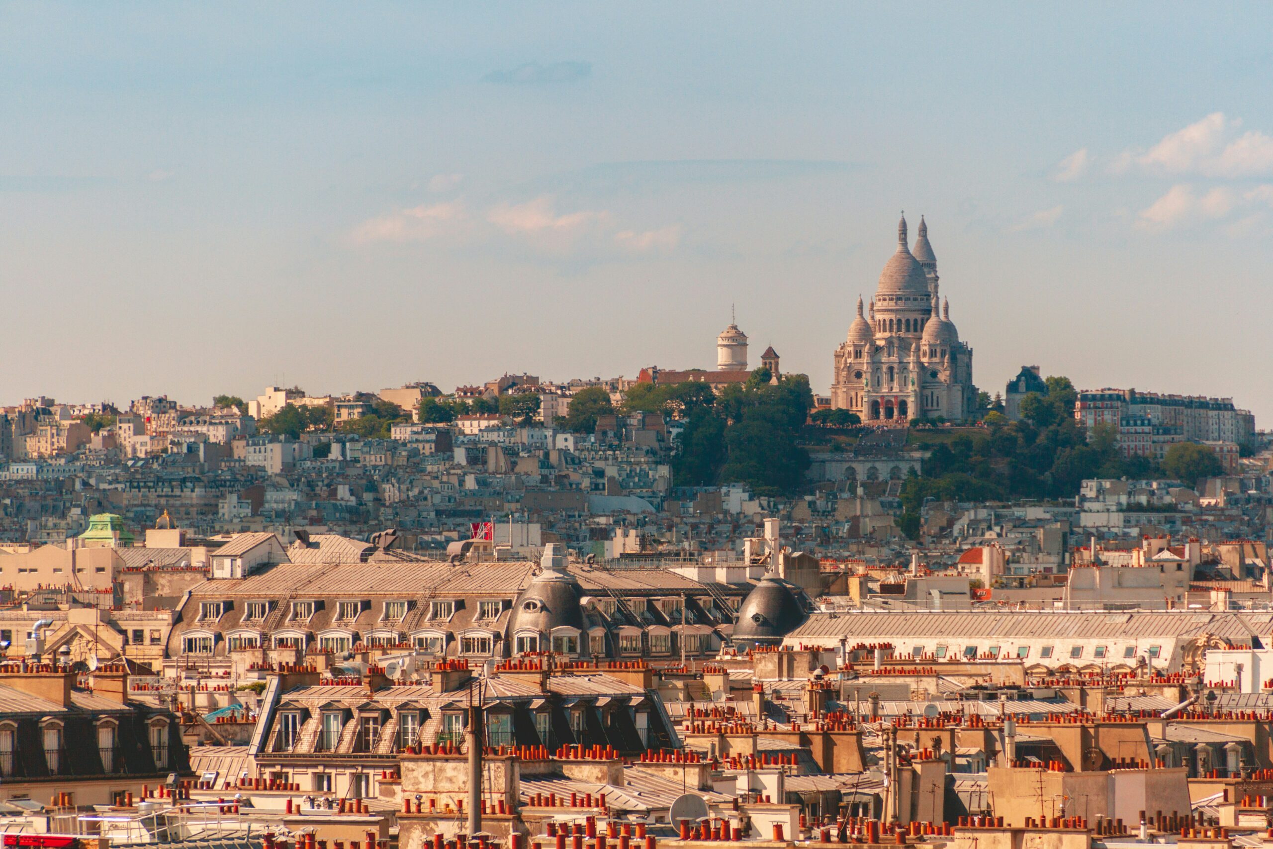 henrique-ferreira-Le quartier de Montmartre à Paris voyages accompagnées et visites guidées -unsplash