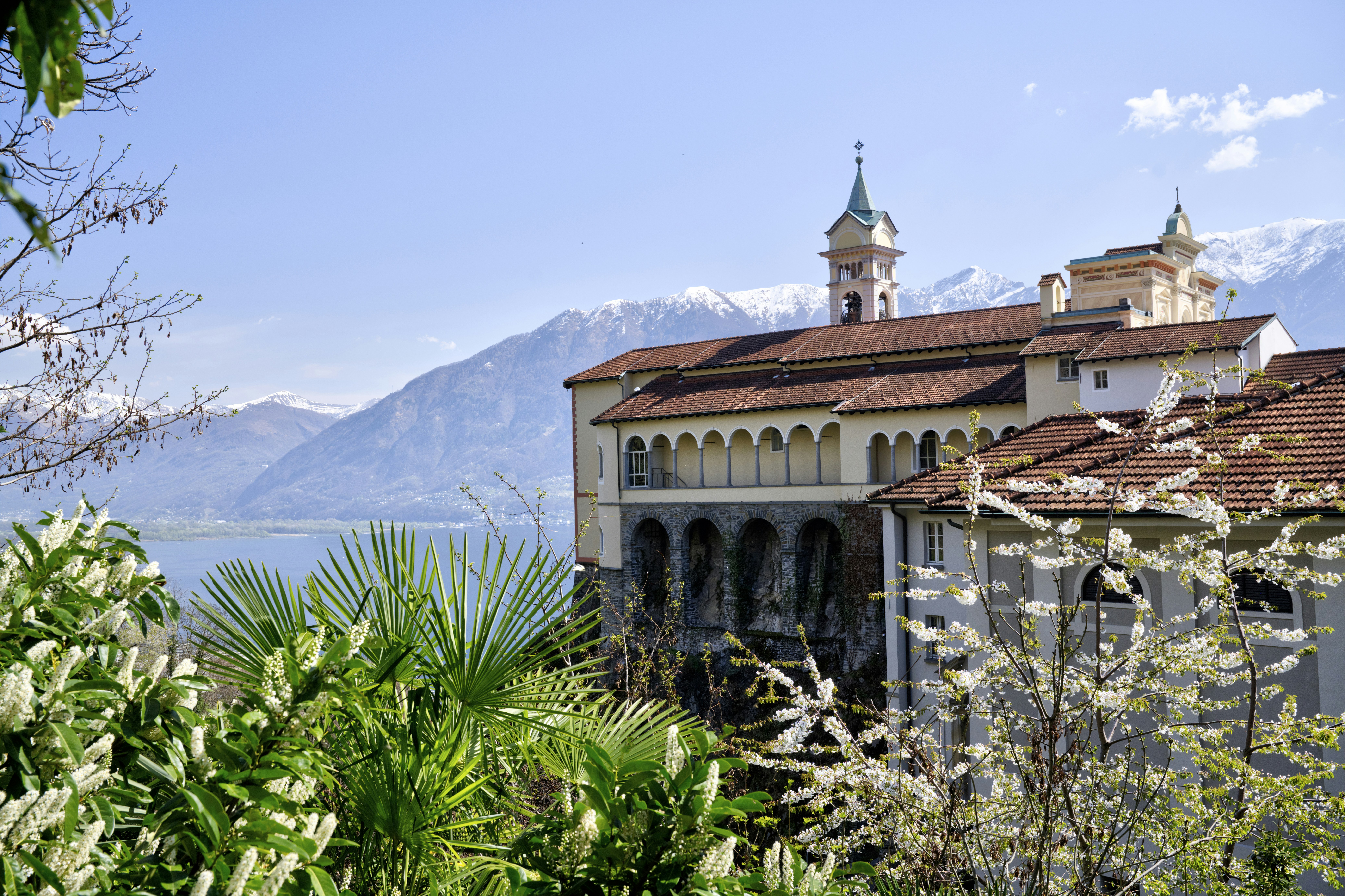 jacques-bopp- Sanctuaire Madonna del Sasso magnifique lieu italien voyage accompagné -unsplash