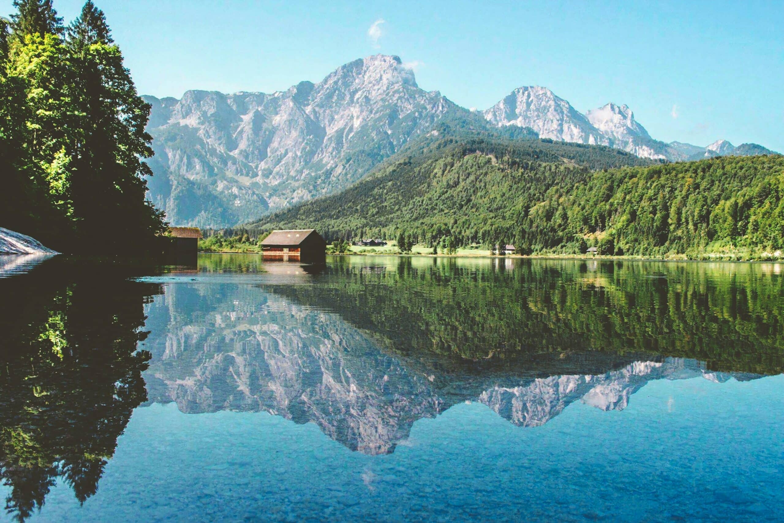 jakub-david--ZELL AM SEE lac aux eaux cristalline très beau panorama des Alpes tyrol vacances -unsplash