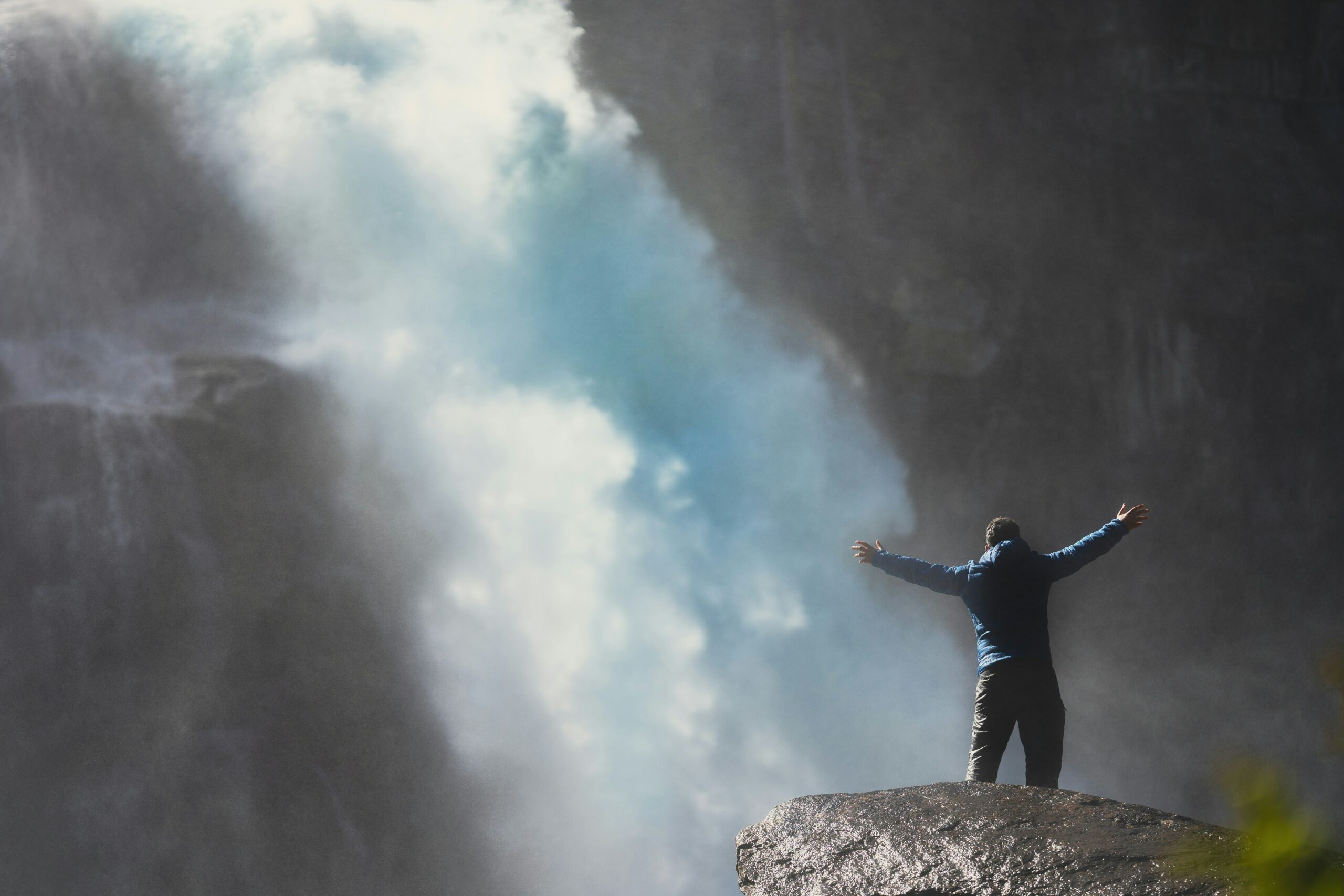 omar-ramadan-Les chutes d'eau cascades de KRIMML au départ de votre région avec votre famille et vos amis -unsplash