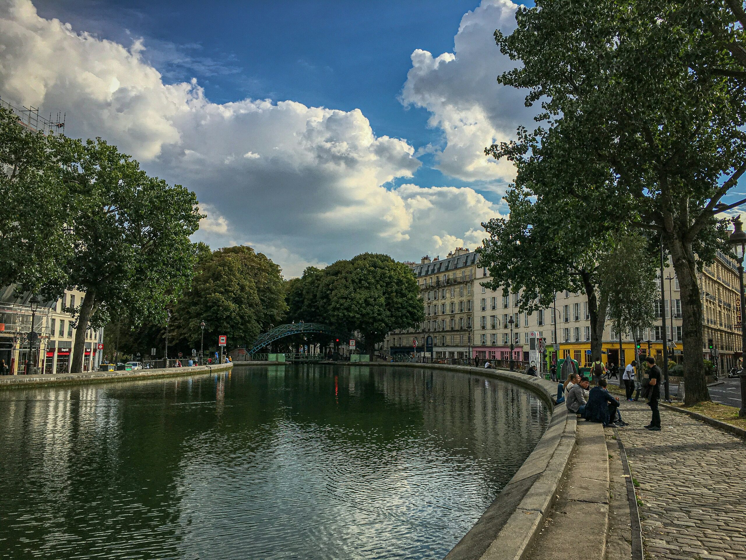 vince-duque-Le Canal Saint Martin tourisme agence de voyage départ depuis l'aveyron et Montpellier -unsplash