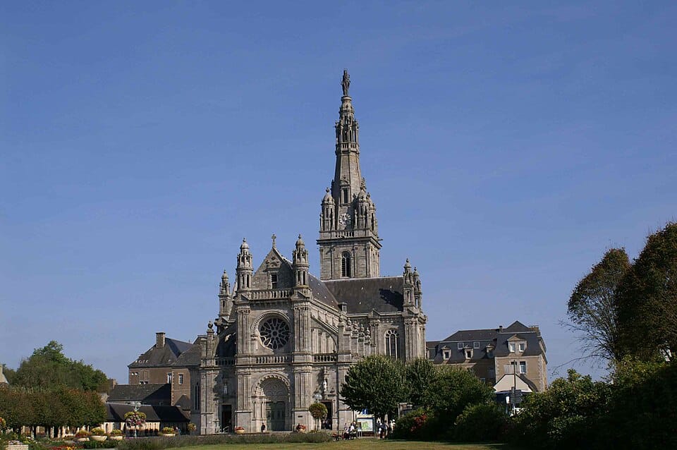 Sainte-Anne-Auray-Sanctuair - commons.wikimedia.org
