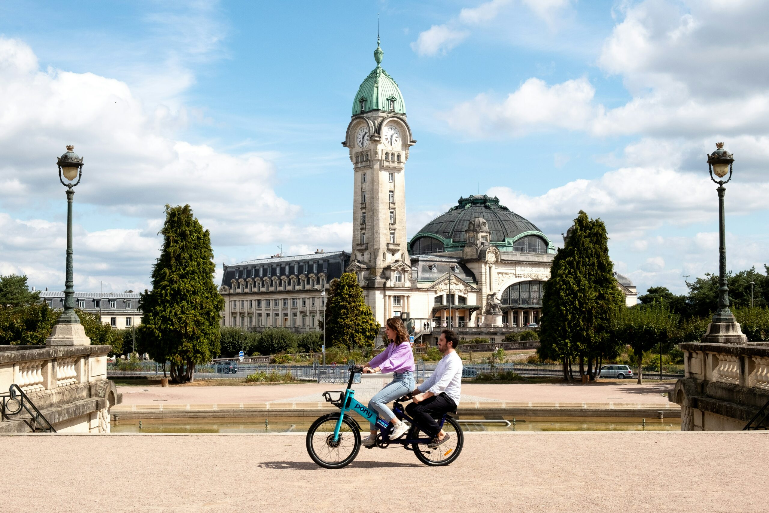 pony-Limoge visite guidée porcelaine ville française -unsplash