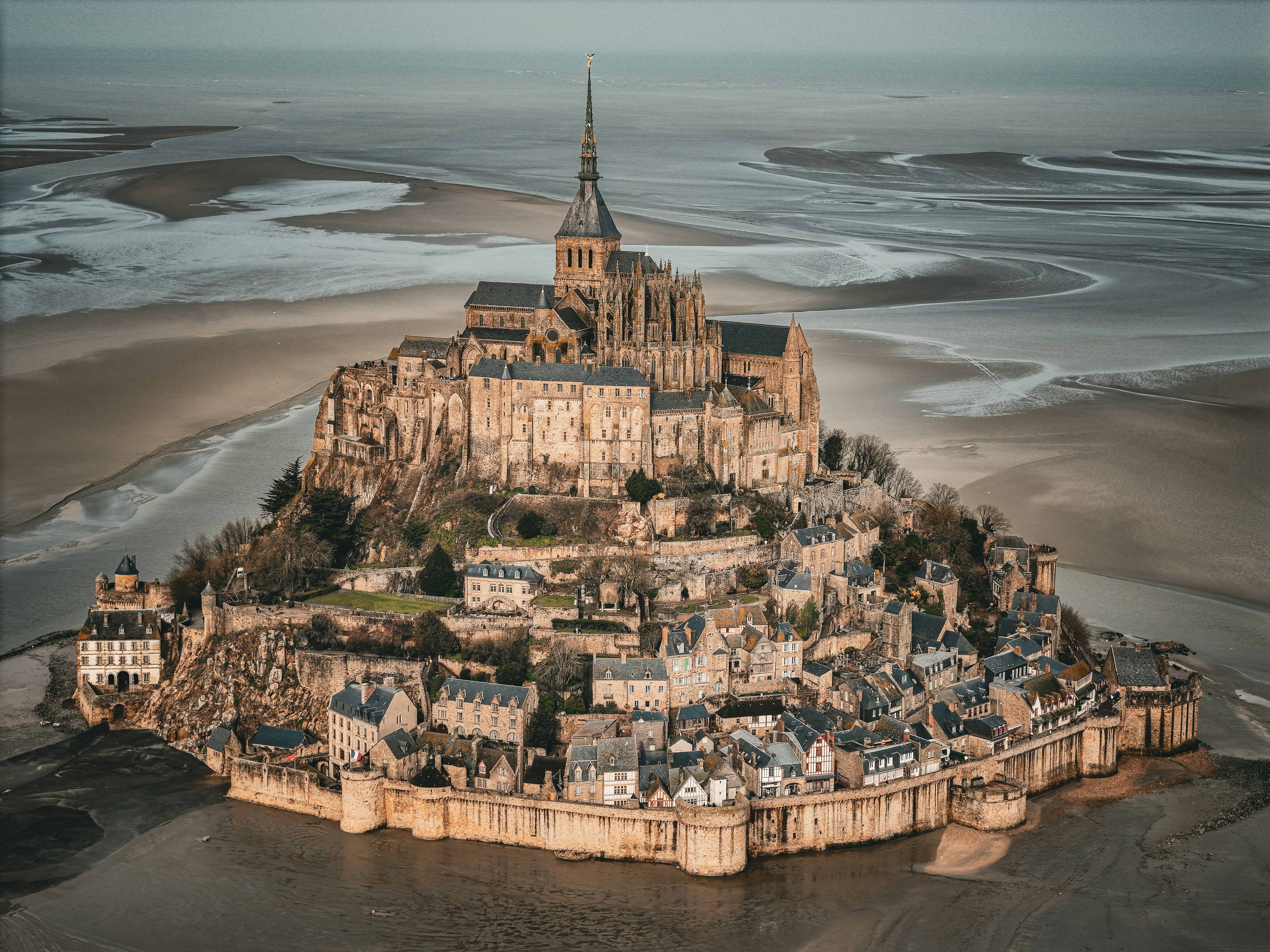 thomas-dorgler-Visite accompagnée du Mont St Michel au départ de votre région en agence de voyage FRANCE -unsplash