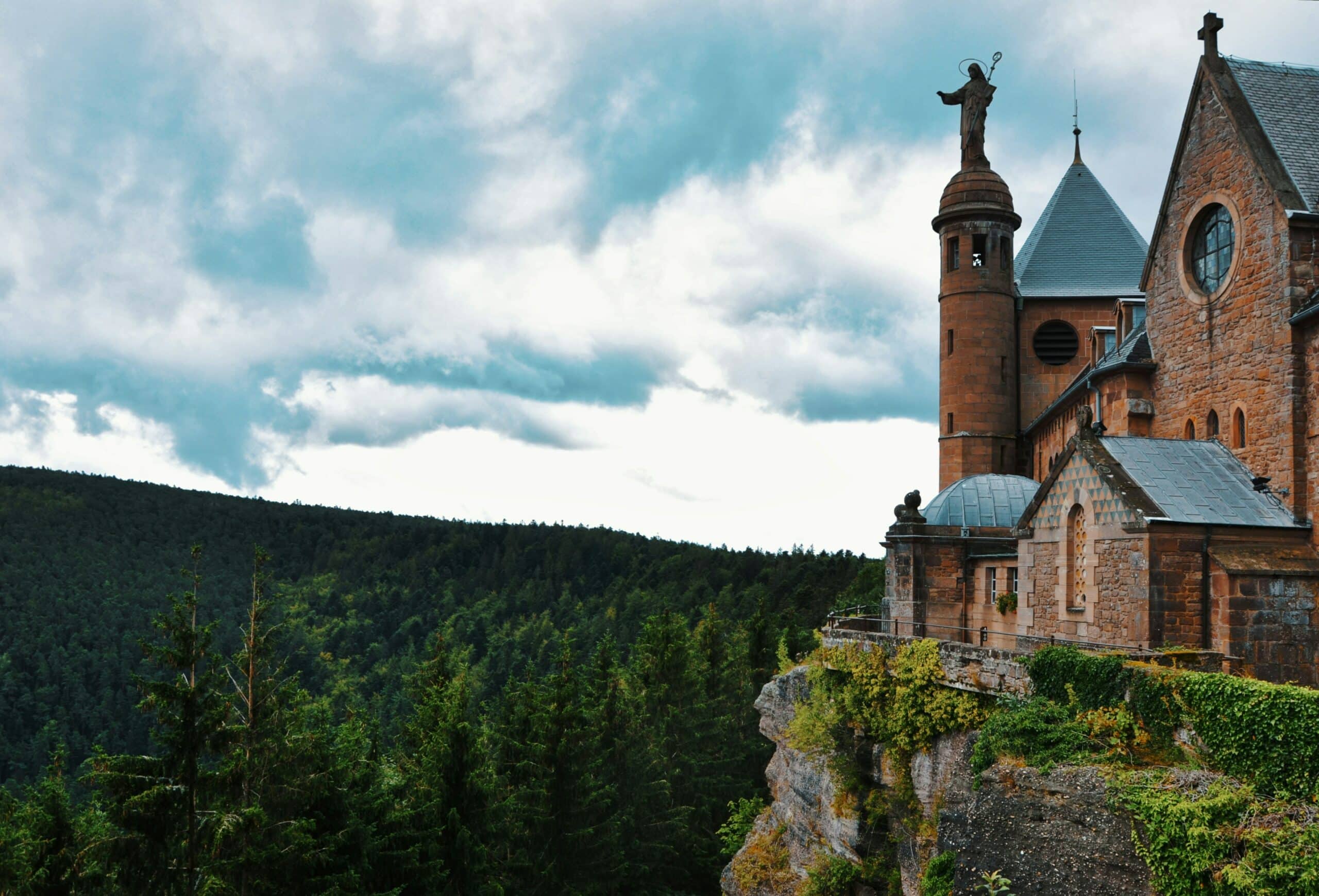 victor-bouton-MONT SAINTE ODILE paysage voyage accompagné voyages FRANJEAU agence de voyage -unsplash